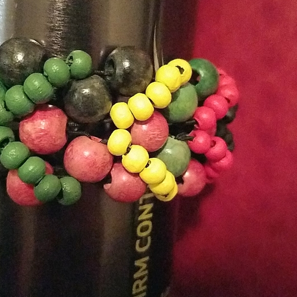 💛💚🖤❤ Jamaican Themed Bracelet - Picture 2 of 4